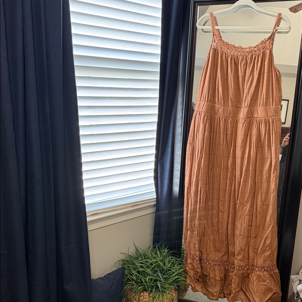 Chic Tan Maxi Dress with Lace Detail